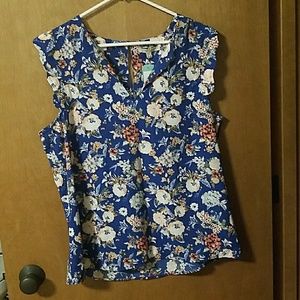 Scallop sleeved floral shirt